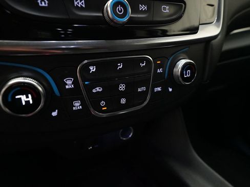 Used 2019 Chevrolet Traverse LT FWD image 19