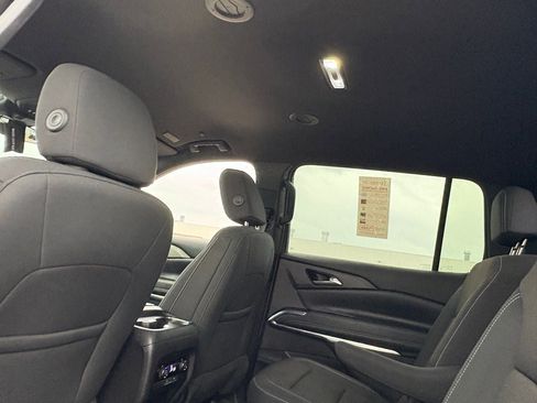 Used 2025 Chevrolet Traverse LT FWD image 31
