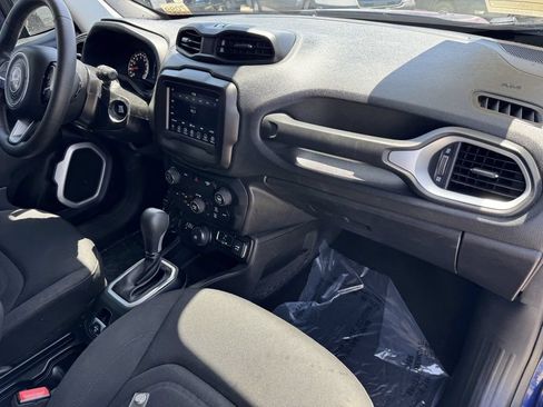 Used 2019 Jeep Renegade Latitude AWD/4WD image 7