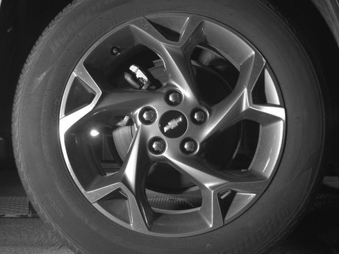Used 2025 Chevrolet Trax LT FWD image 15