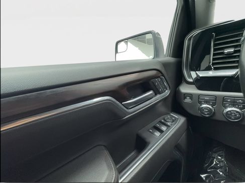 Used 2025 GMC Sierra 1500 SLT AWD/4WD image 48