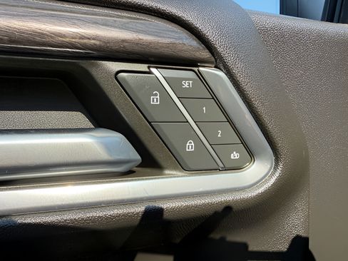 Used 2023 Chevrolet Silverado 1500 LTZ AWD/4WD image 22