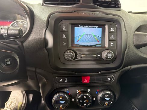 Used 2016 Jeep Renegade Trailhawk w/ Premium Trailhawk Package AWD/4WD image 17