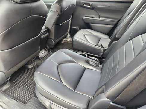 Used 2024 Toyota Highlander XLE image 20