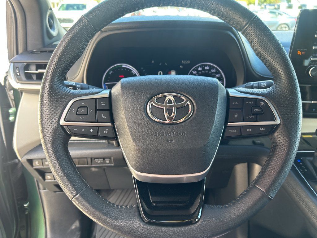 Certified 2022 Toyota Sienna Limited AWD/4WD image 10