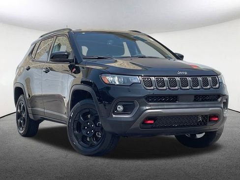 Used 2023 Jeep Compass Trailhawk image 2