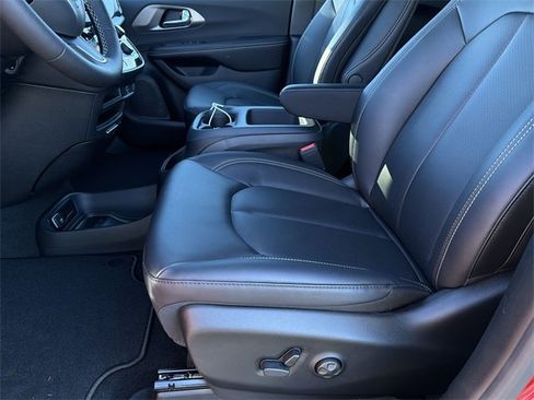 New 2026 Chrysler Voyager LX image 21