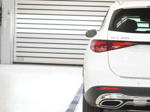 New 2027 Mercedes-Benz GLC 300 4MATIC image 12