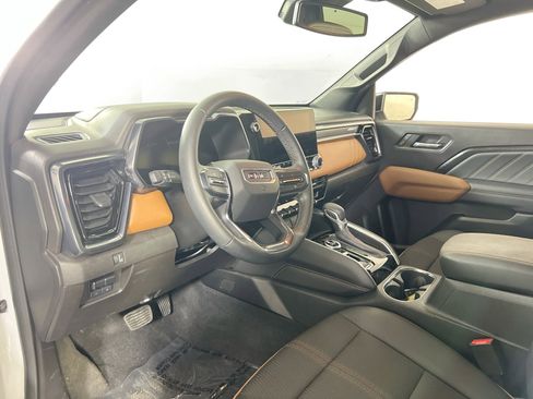 Used 2024 GMC Canyon AT4 w/ Technology Package image 9