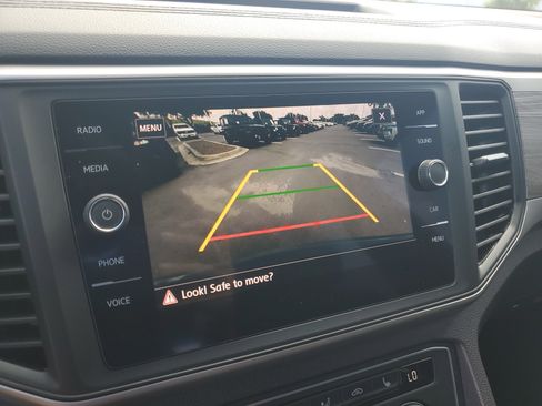 Used 2020 Volkswagen Atlas Cross Sport SE FWD image 19