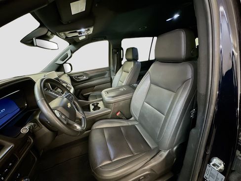 Used 2024 Chevrolet Suburban LT image 13