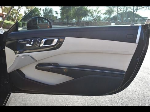 Used 2015 Mercedes-Benz SL 550 w/ Driver Assistance Package image 29