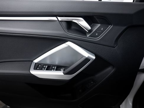 New 2025 Audi Q3 2.0T Premium image 13