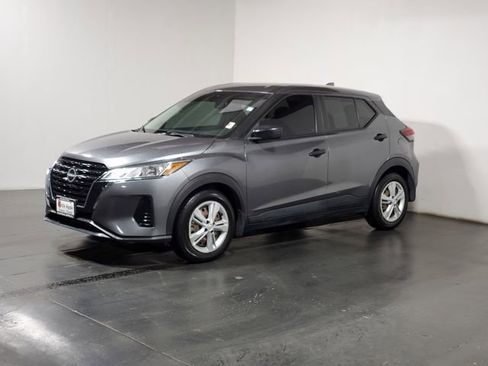 Used 2022 Nissan Kicks S image 5