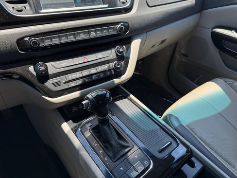 Used 2016 Kia Sedona SX FWD image 13