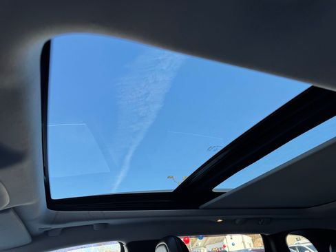 Used 2019 Jeep Cherokee Limited image 20