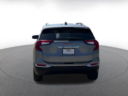 Used 2024 GMC Terrain SLT image 12