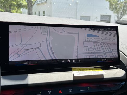 Used 2025 BMW X3 xDrive30i w/ Premium Package image 28