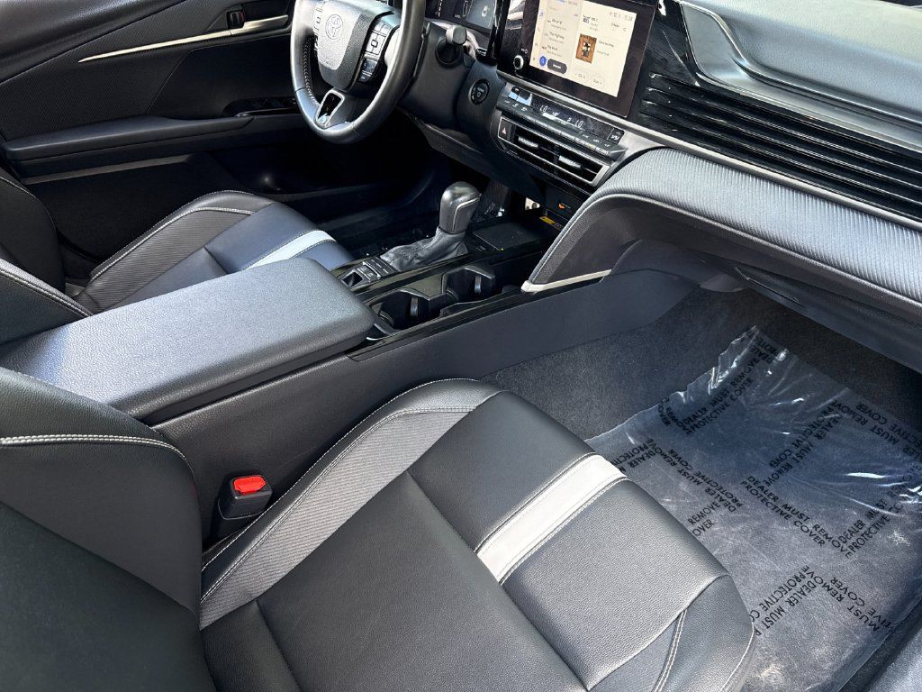 Used 2025 Toyota Camry SE FWD image 14