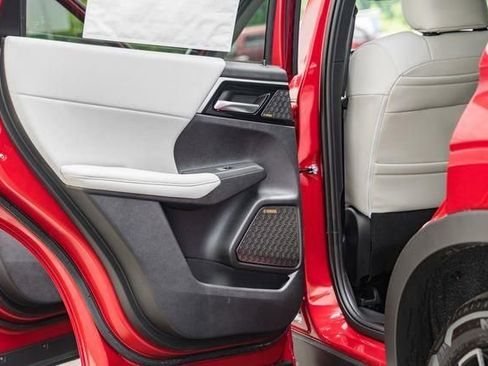 New 2025 Mitsubishi Outlander SE image 33