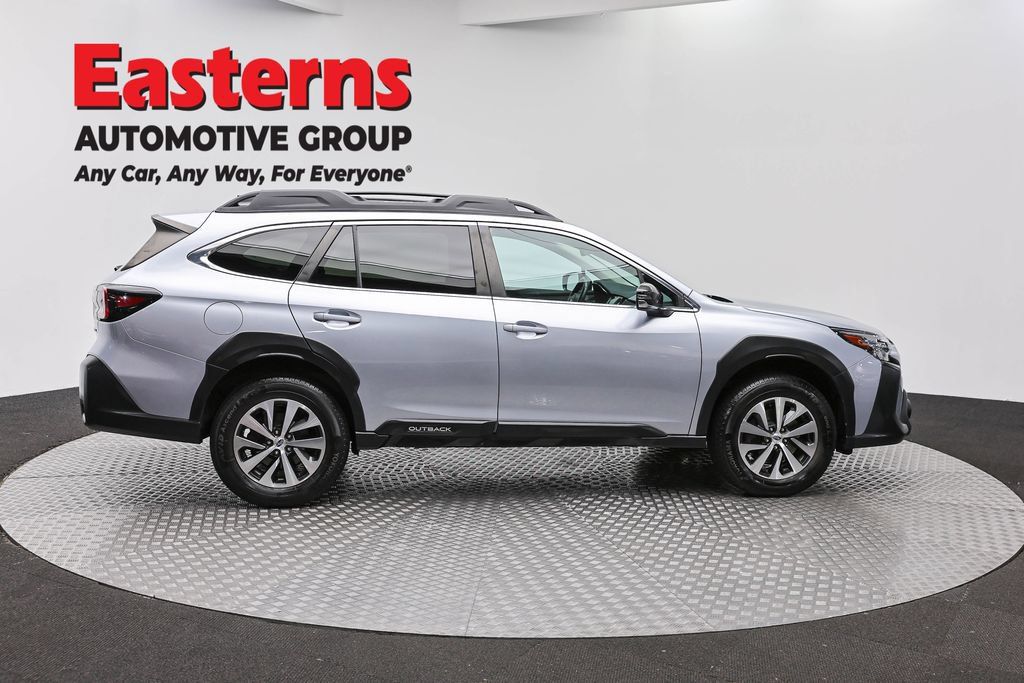 Used 2023 Subaru Outback Premium AWD/4WD image 6