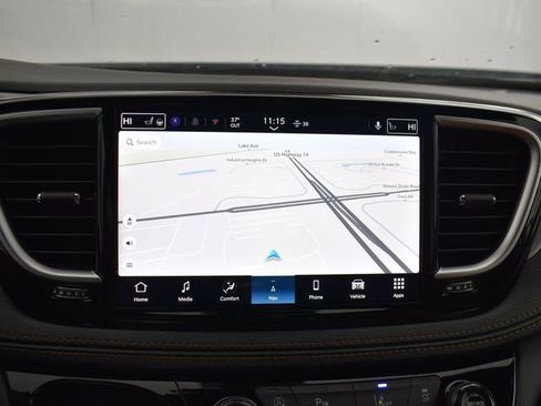 New 2026 Chrysler Pacifica Pinnacle w/ Trailer Tow Group AWD/4WD image 24