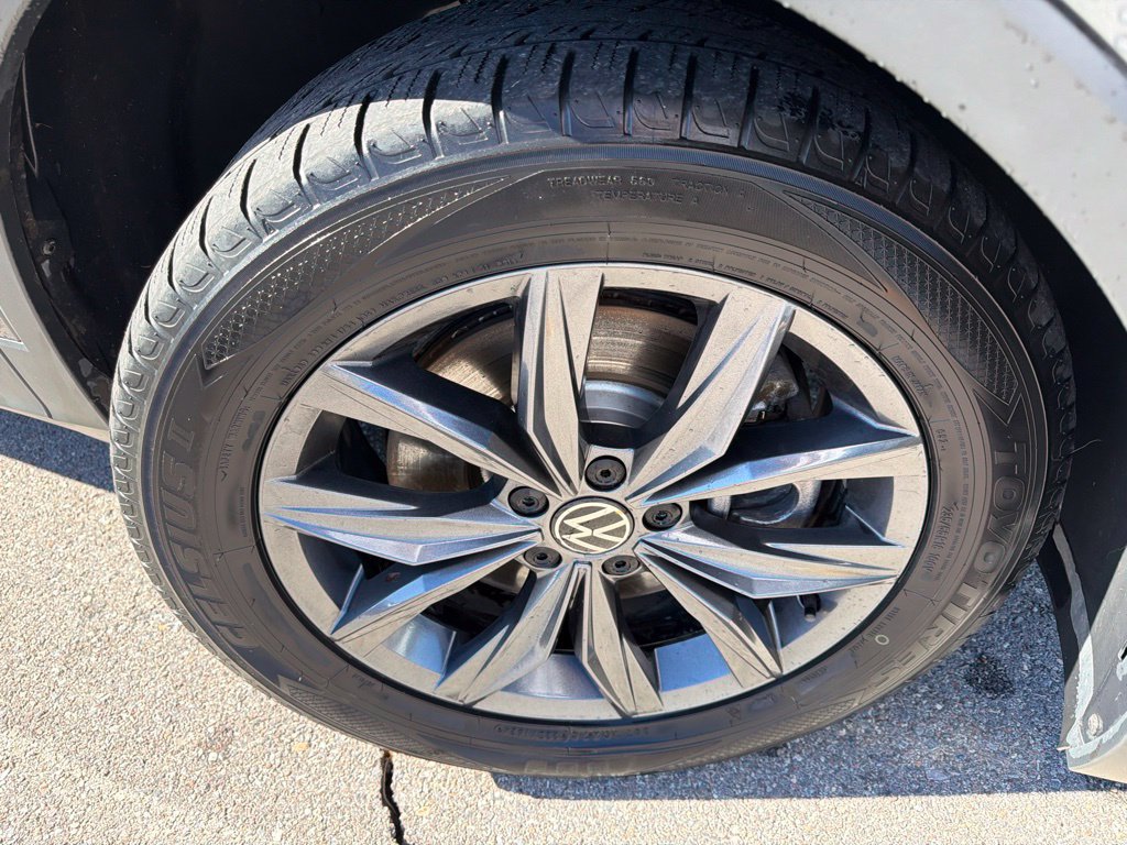 Used 2022 Volkswagen Tiguan SE AWD/4WD image 3