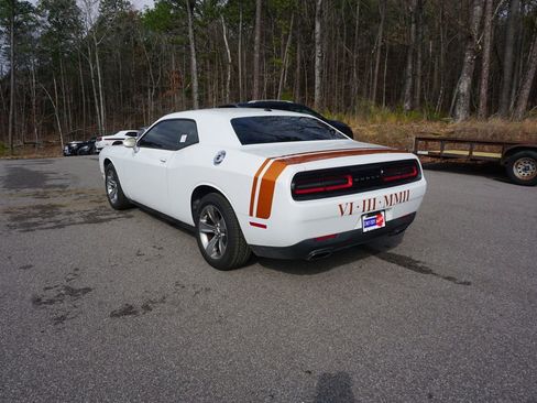 Used 2016 Dodge Challenger SXT image 16