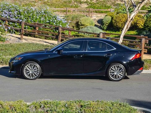 Used 2017 Lexus IS 200t image 3