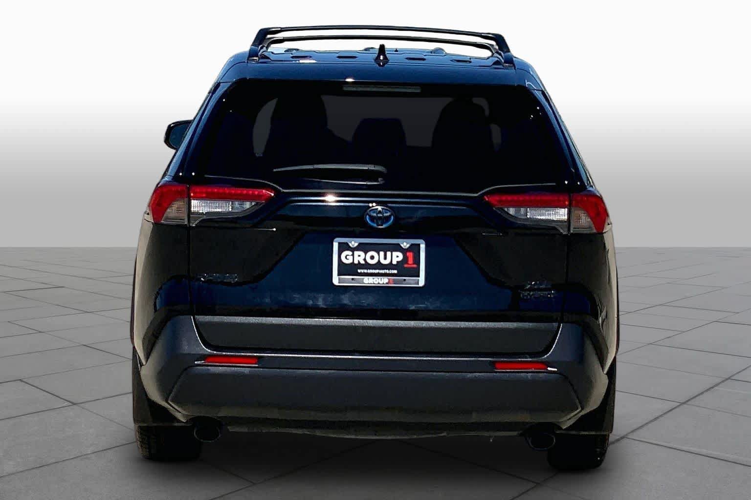 Used 2022 Toyota RAV4 XLE Premium AWD/4WD image 5