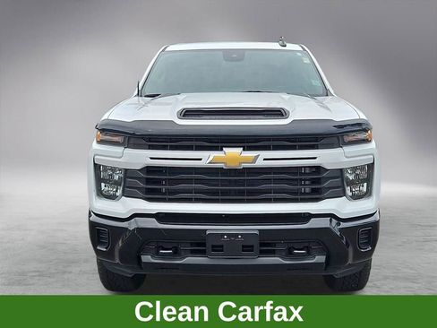 Used 2024 Chevrolet Silverado 2500 Custom w/ Custom Value Package image 2