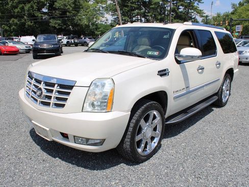 Used 2007 Cadillac Escalade ESV AWD w/ Information Package image 2