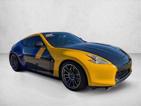 Used 2009 Nissan 370Z Touring w/ Sport Pkg image 3