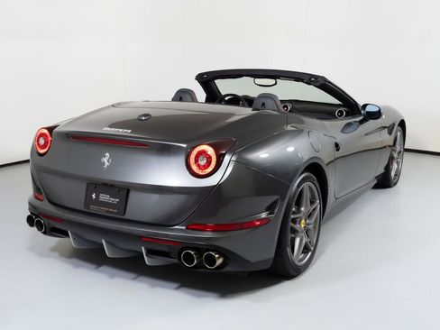 Used 2015 Ferrari California T RWD image 2