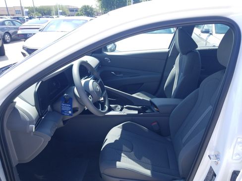 New 2026 Hyundai Elantra SE FWD image 10