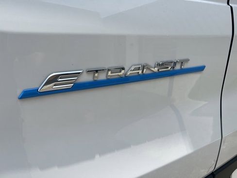 New 2023 Ford E-Transit Medium Roof image 5