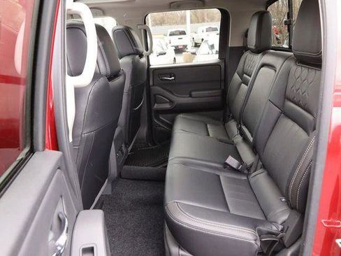 Used 2025 Nissan Frontier SL image 10