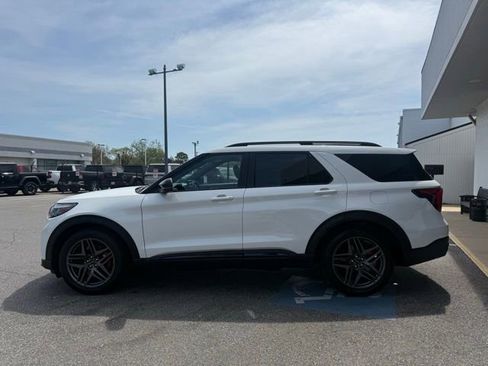 Used 2025 Ford Explorer ST w/ Sun And Sound Package image 11