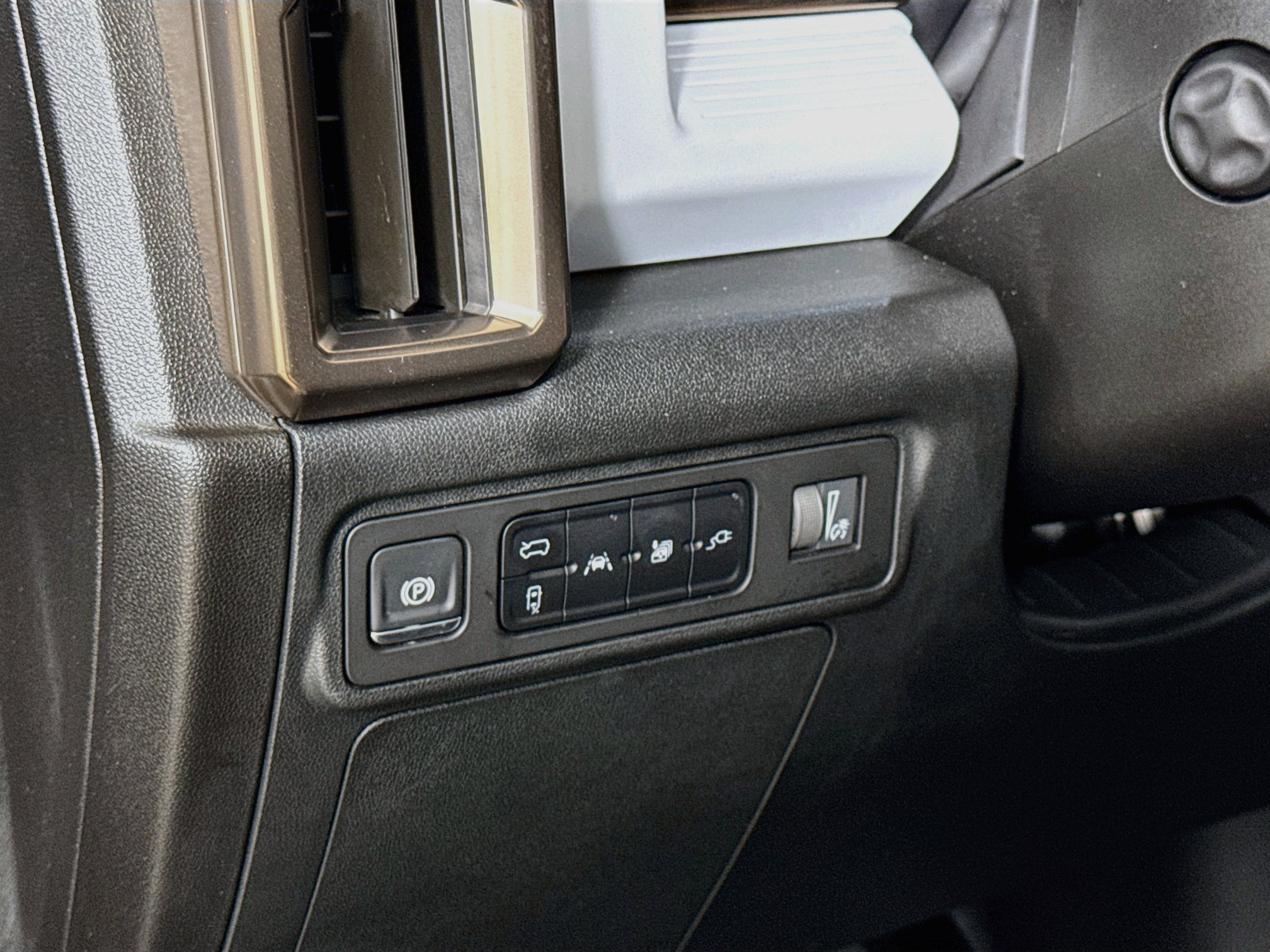 Used 2025 GMC Hummer EV 2X AWD/4WD image 12