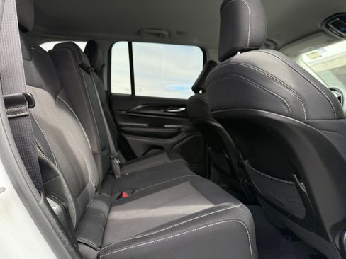 Used 2023 Jeep Grand Cherokee Laredo image 17