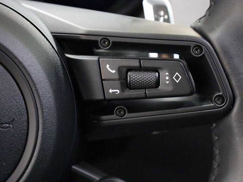 Certified 2026 Porsche Macan AWD/4WD image 28