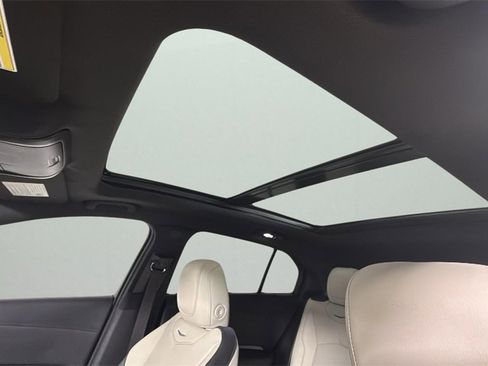 Used 2023 Cadillac XT4 Sport image 25