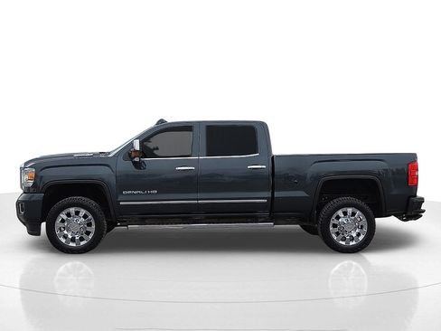 Used 2018 GMC Sierra 2500 Denali w/ Duramax Plus Package image 3