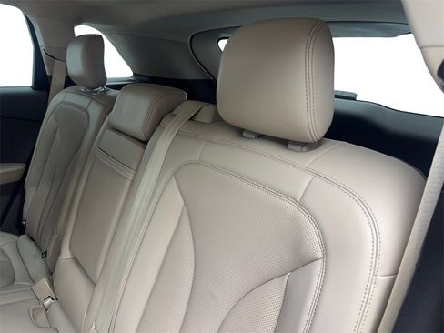 Used 2022 Lincoln Nautilus Reserve image 34