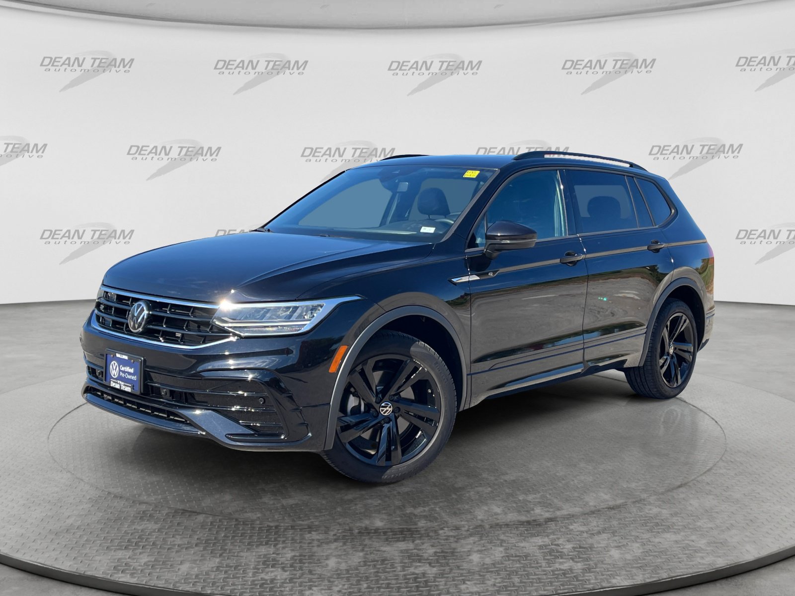 Certified 2024 Volkswagen Tiguan SE R-Line w/ MDO Package, Two-Row AWD/4WD image 3