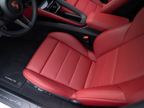 Certified 2026 Porsche Macan GTS Electric image 17