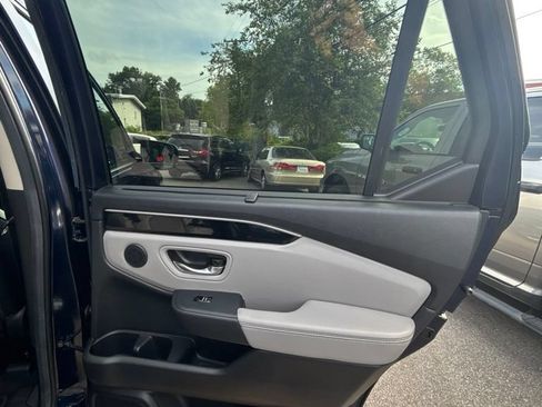Used 2025 Honda Pilot EX-L image 22
