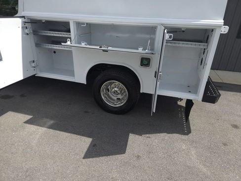Used 2018 Ford F350 XL w/ Power Equipment Group AWD/4WD image 4