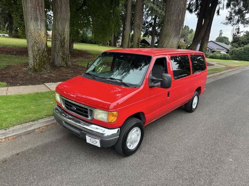 Used 2006 Ford E-350 and Econoline 350 XLT RWD image 9