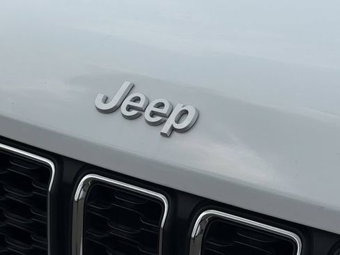 Certified 2025 Jeep Grand Cherokee Laredo X w/ Luxury Tech Group I AWD/4WD image 25